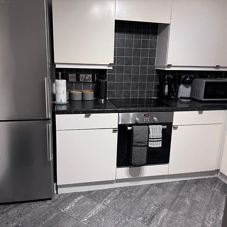 Hogwarts Apartment Abbots Langley ภายนอก รูปภาพ